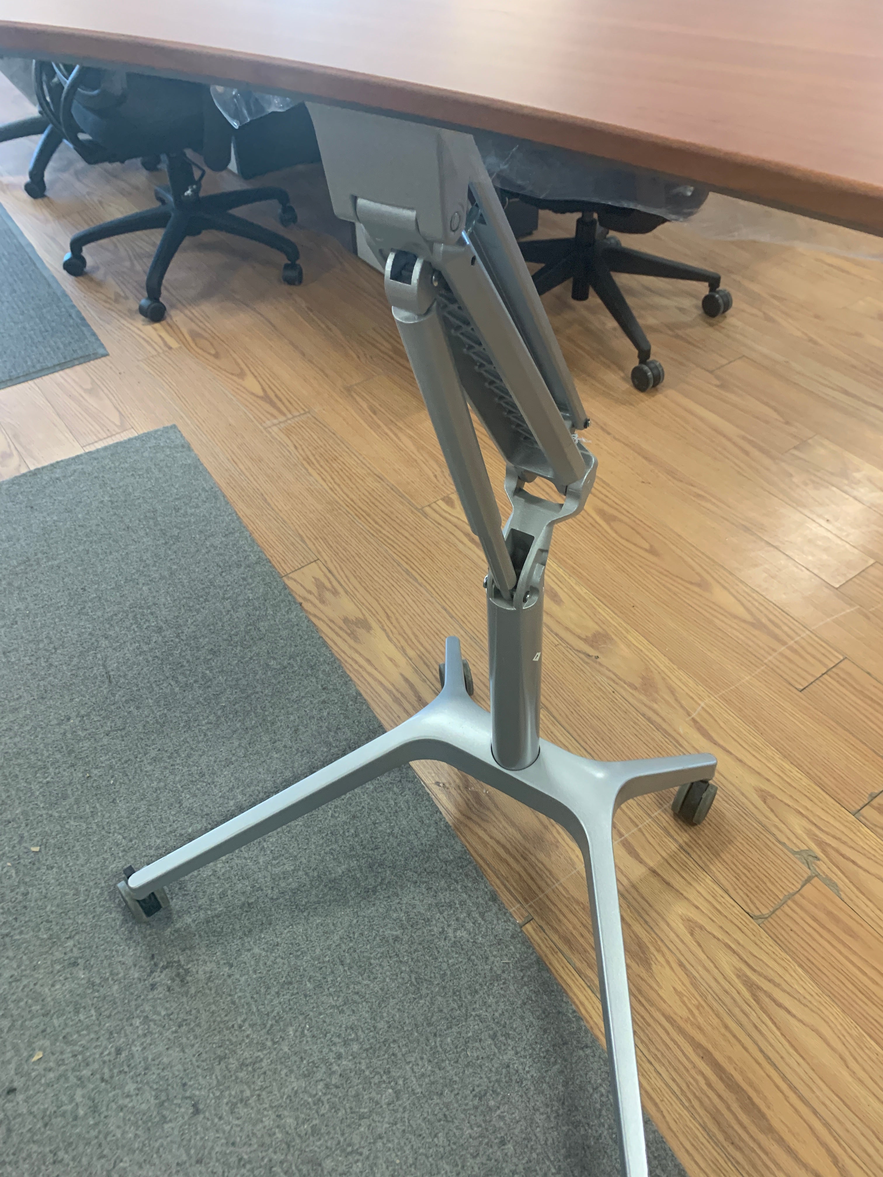 Floor Model -X-Chair Rolling Portable Desk Unit
