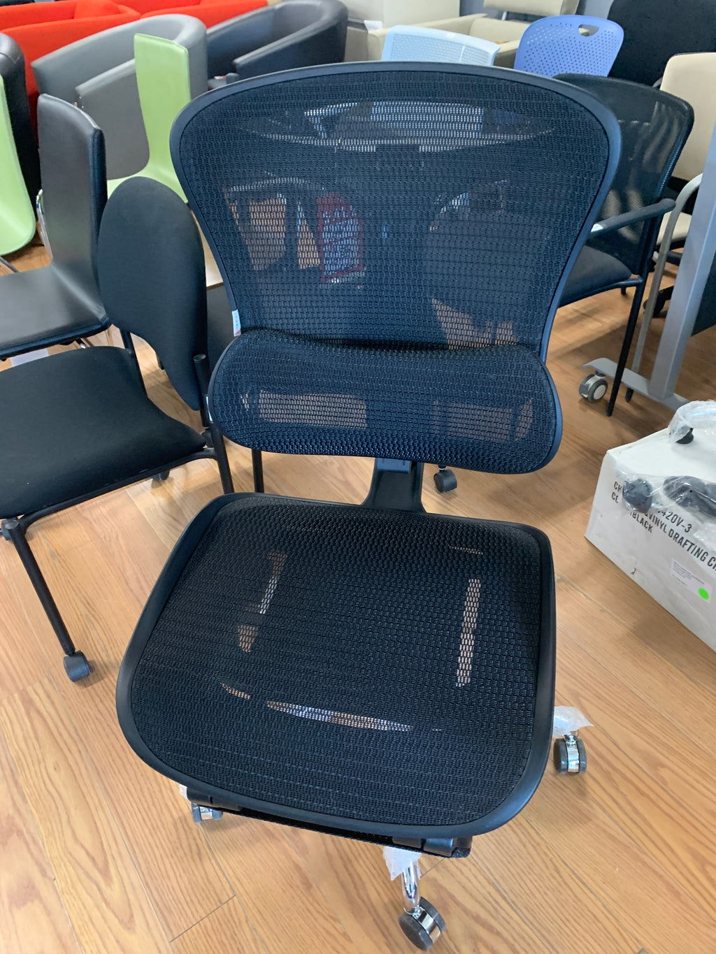 Floor model SIHOO office task chair-no arms-with footrest