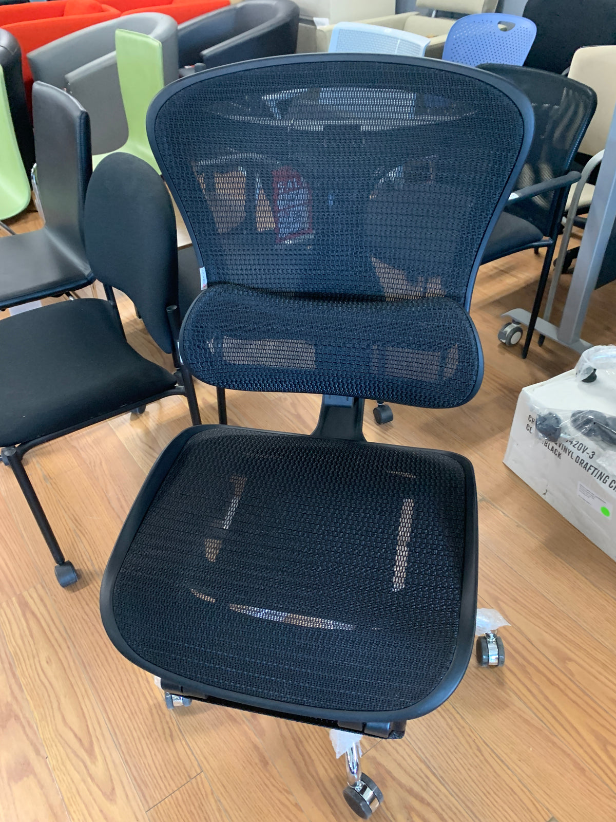 Floor model SIHOO office task chair-no arms-with footrest