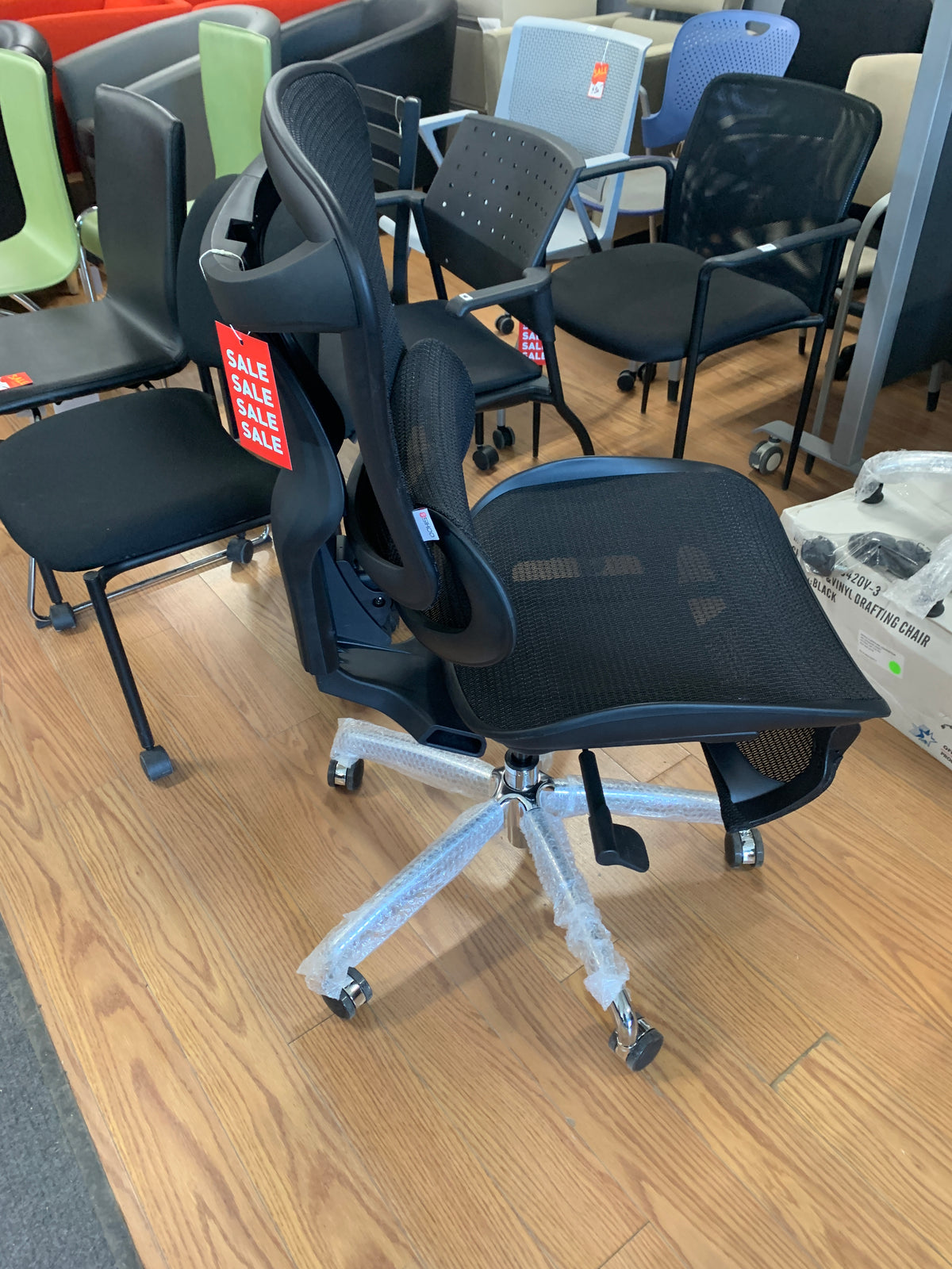 Floor model SIHOO office task chair-no arms-with footrest