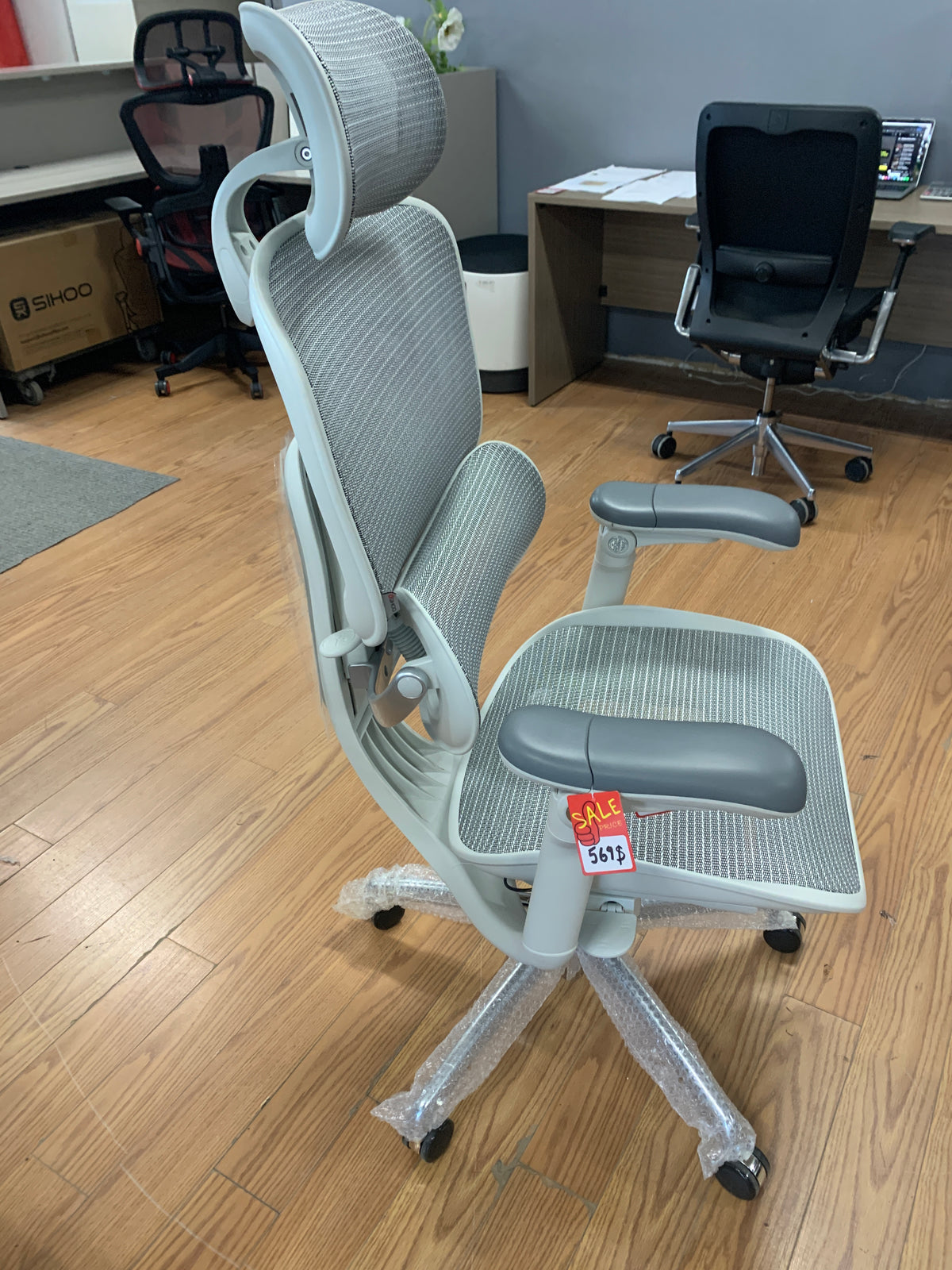 Floor Model SIHOO C-300 PRO-V-2 task chair
