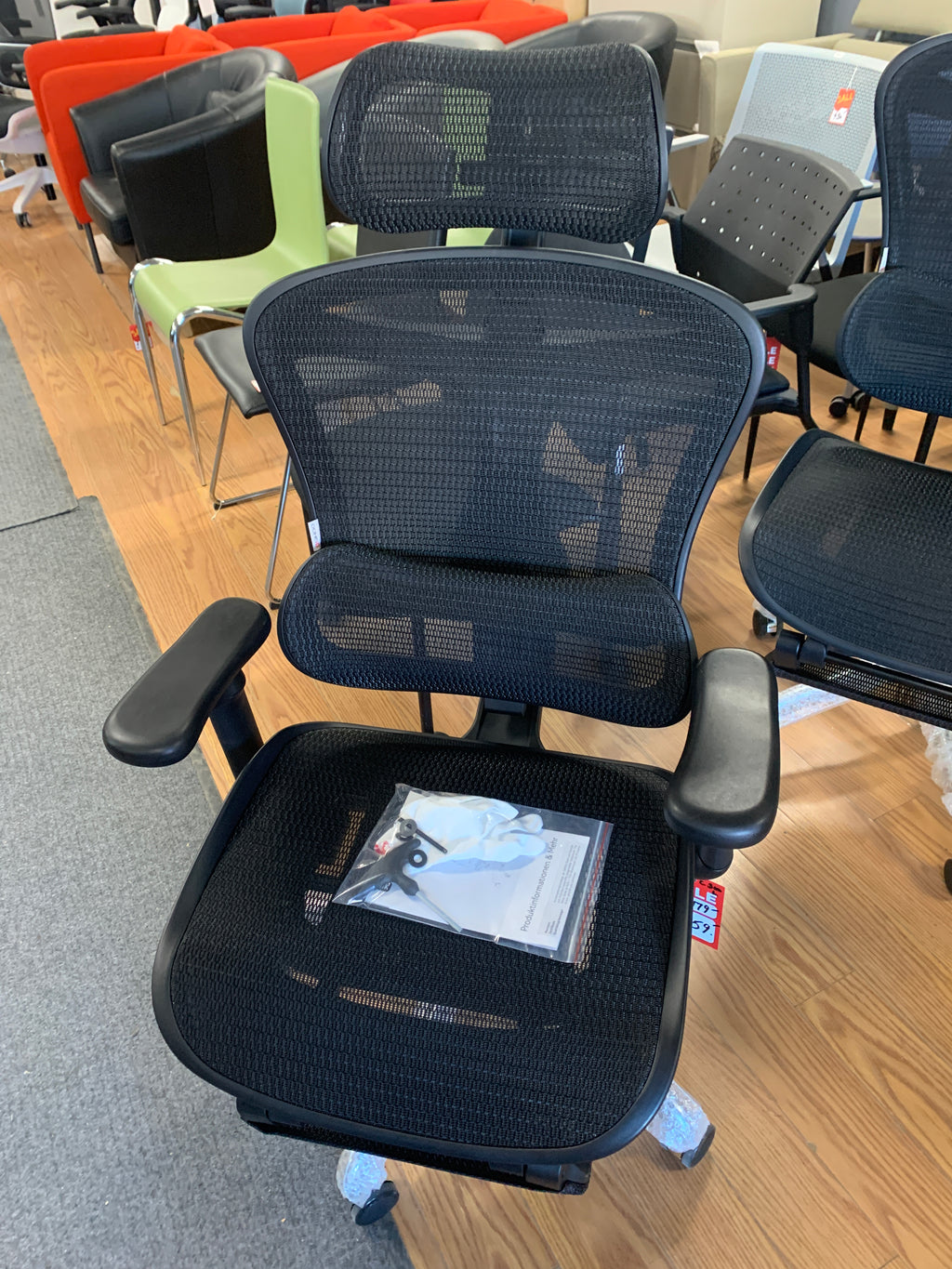 Floor Model SIHOO Doro C-300-L office task chair
